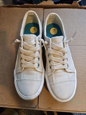 Blowfish Malibu Off-White No Tie Sneaker